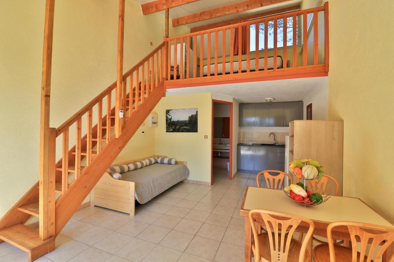Les Arbousiers Village Hotel Provencal La Roquebrussanne المظهر الخارجي الصورة