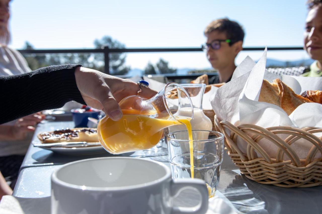 Les Arbousiers Village Hotel Provencal La Roquebrussanne المظهر الخارجي الصورة