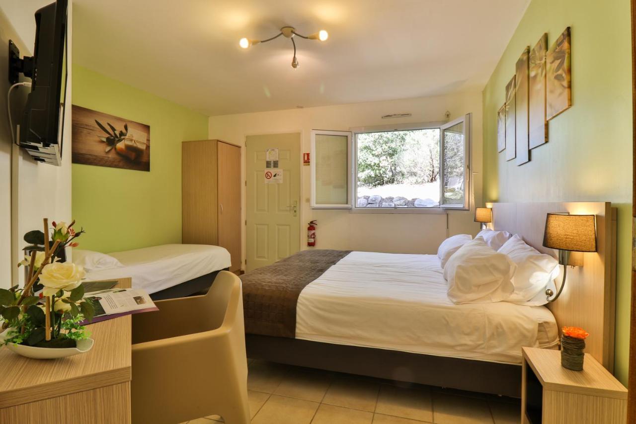 Les Arbousiers Village Hotel Provencal La Roquebrussanne المظهر الخارجي الصورة