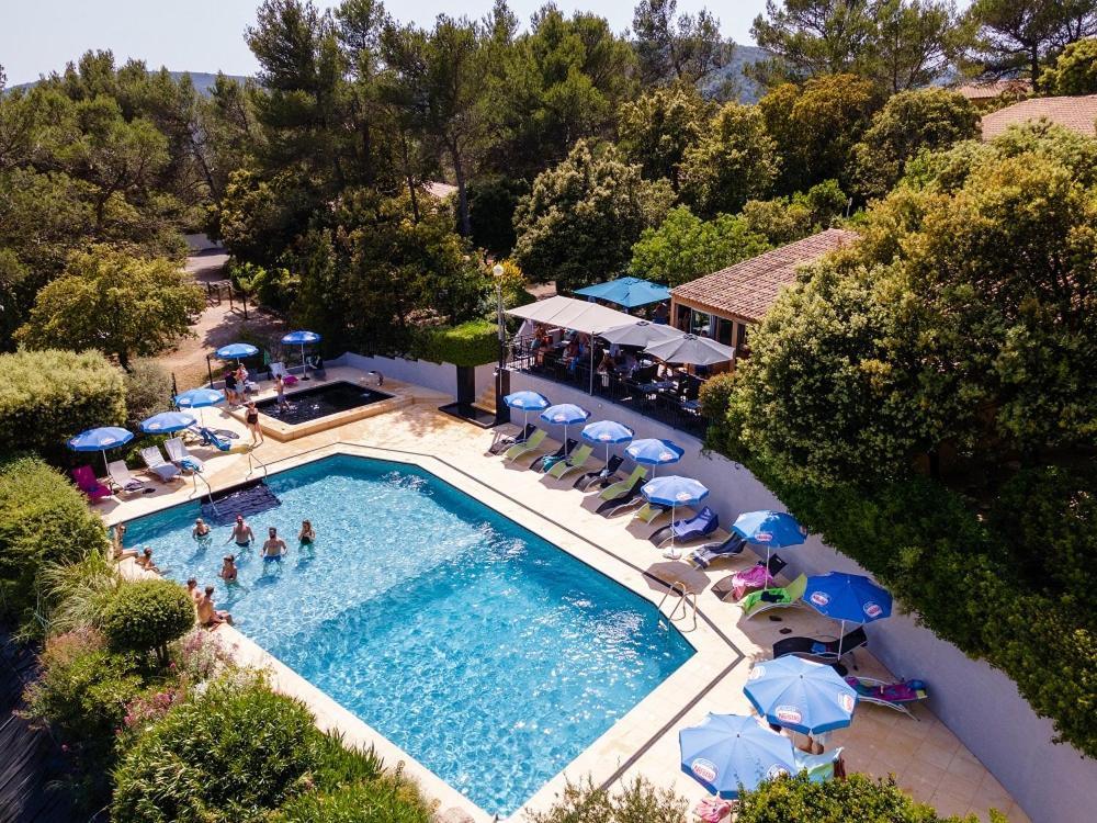 Les Arbousiers Village Hotel Provencal La Roquebrussanne المظهر الخارجي الصورة