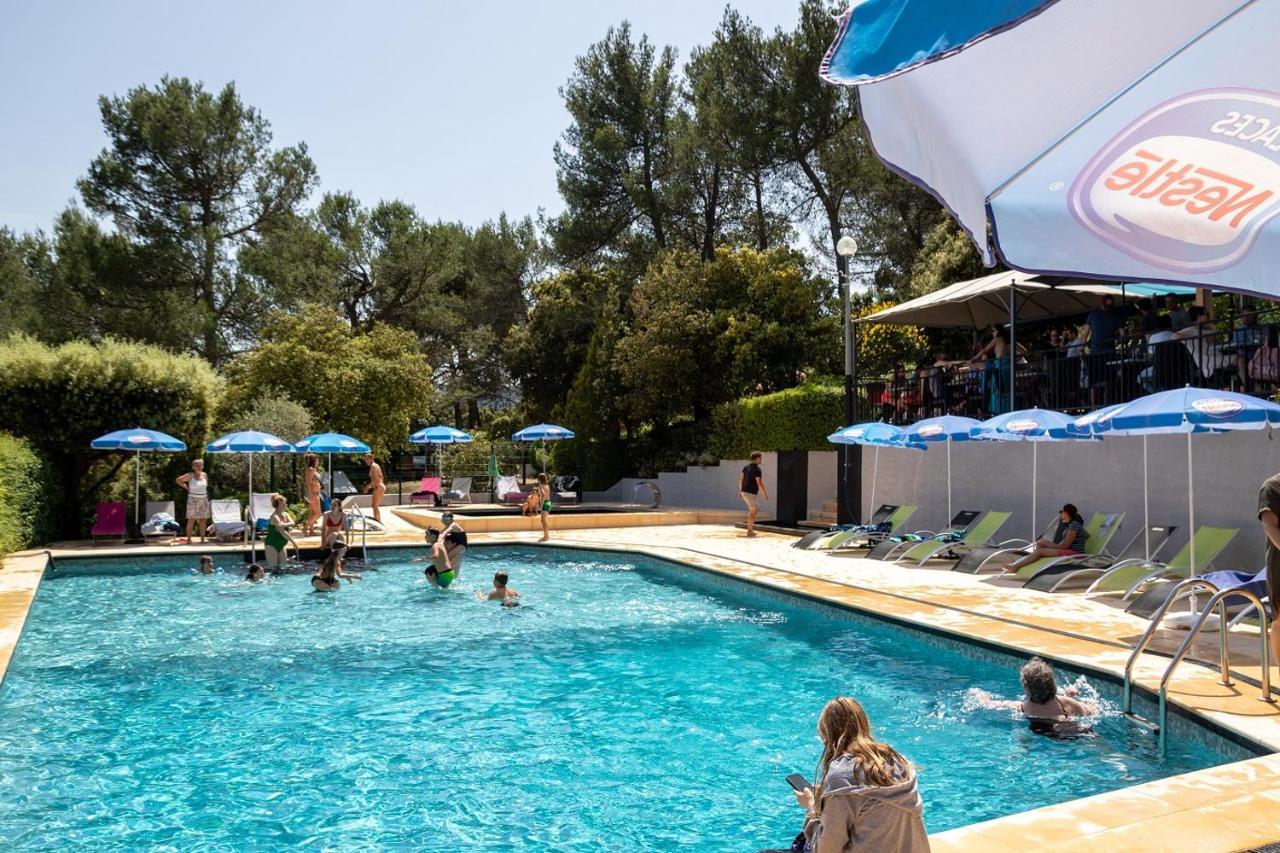 Les Arbousiers Village Hotel Provencal La Roquebrussanne المظهر الخارجي الصورة