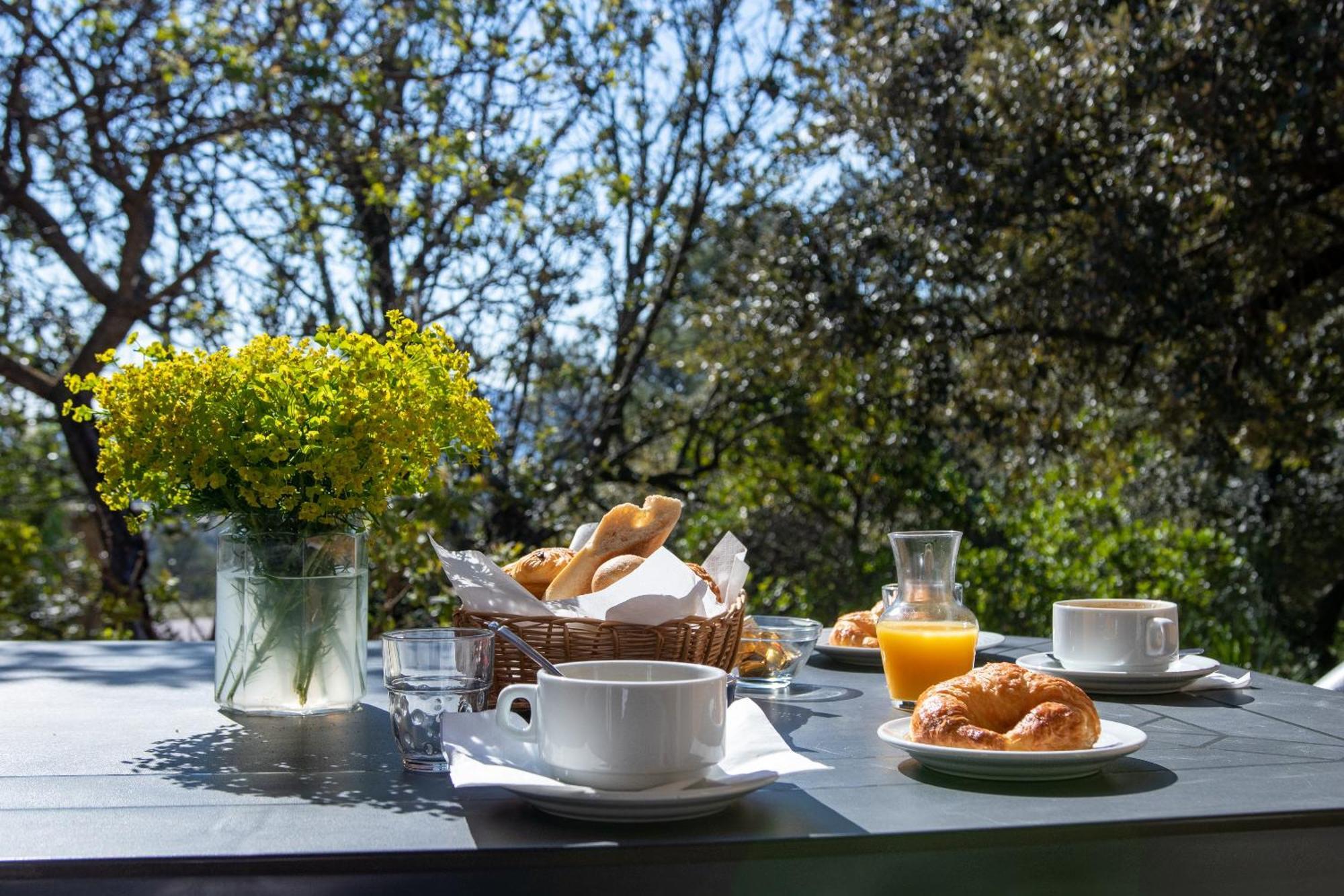 Les Arbousiers Village Hotel Provencal La Roquebrussanne المظهر الخارجي الصورة
