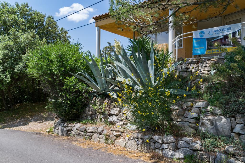 Les Arbousiers Village Hotel Provencal La Roquebrussanne المظهر الخارجي الصورة