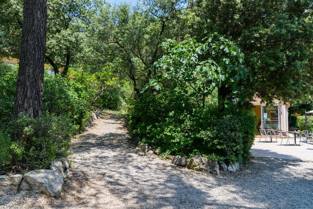 Les Arbousiers Village Hotel Provencal La Roquebrussanne المظهر الخارجي الصورة