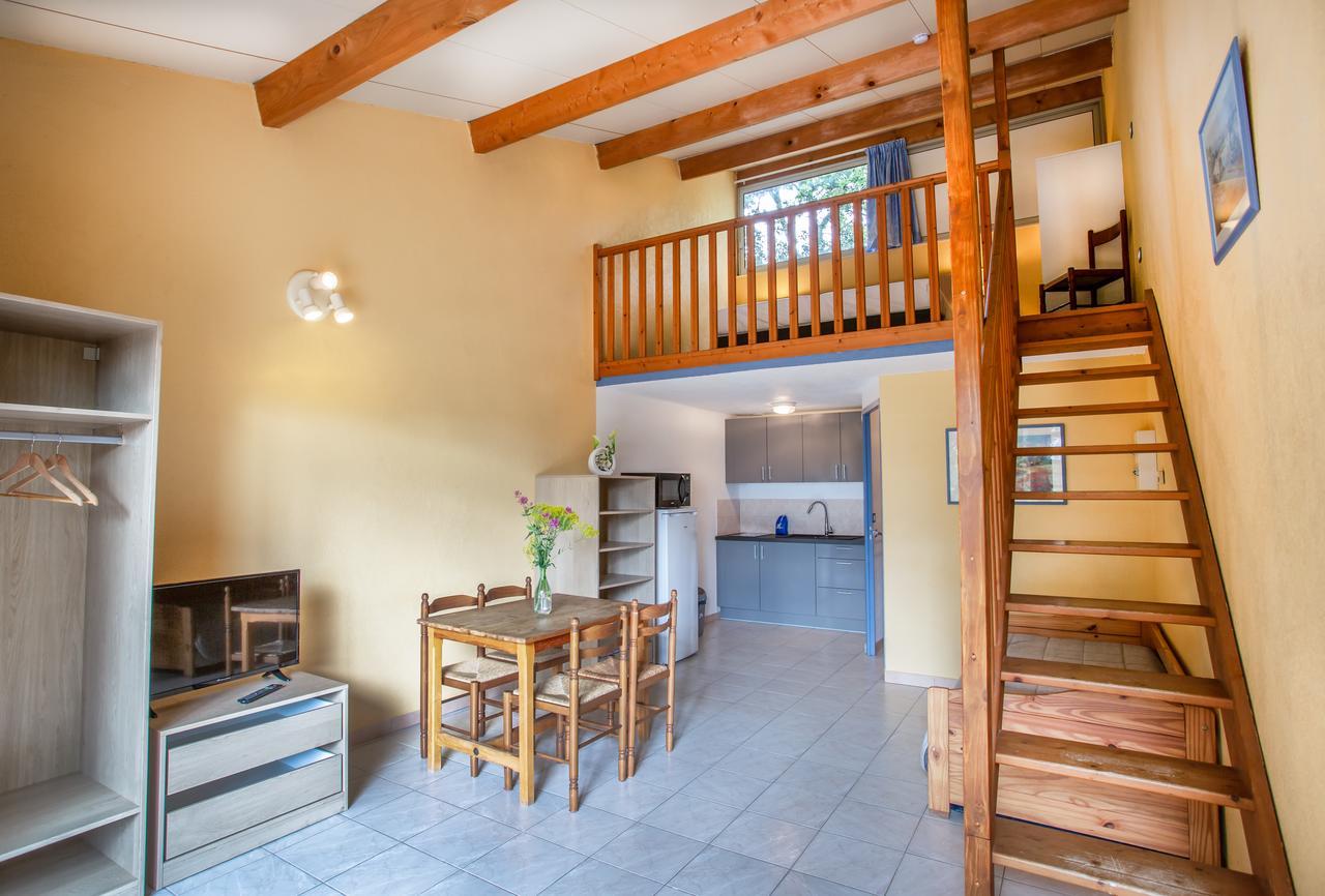Les Arbousiers Village Hotel Provencal La Roquebrussanne المظهر الخارجي الصورة