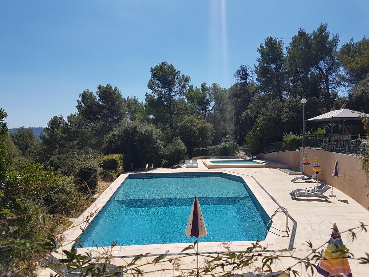 Les Arbousiers Village Hotel Provencal La Roquebrussanne المظهر الخارجي الصورة
